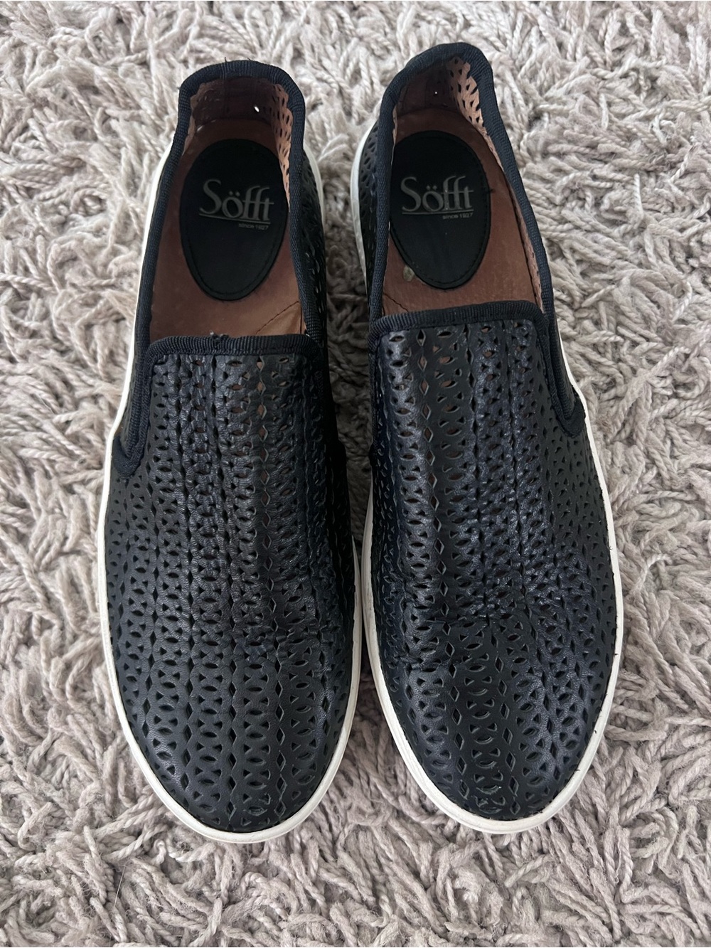 Sofft women's Black Perforated Slip-On Sneakers size 10